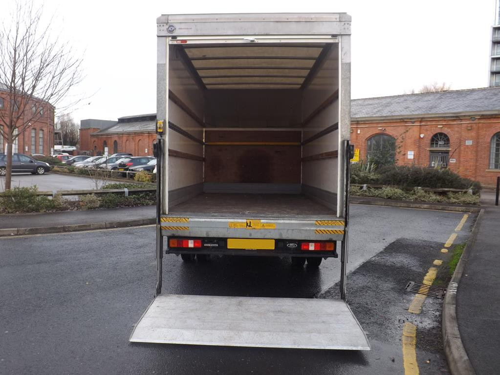 3.5 tonne van with tail lift