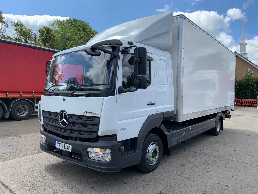 7.5 Tonne Box Tail Lift Truck for Hire 20 FT Box Van Rental