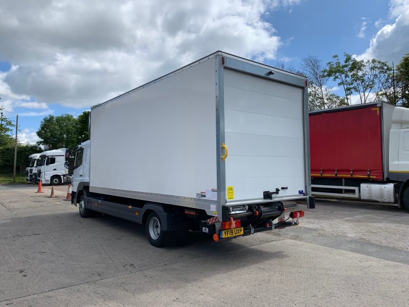 7.5 Tonne Box Tail Lift Truck for Hire 20 FT Box Van Rental